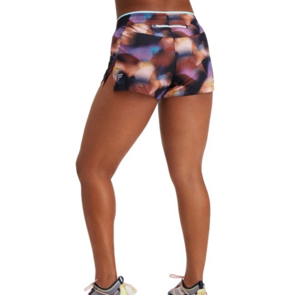 NWT Fabletics Breathe Run Shorts in Meltdown/crystal wave/reflective silver XS - Picture 3 of 7
